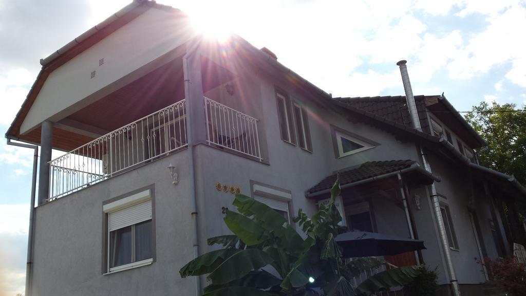 Szabo Vendeghaz Hotel Villany Exterior photo